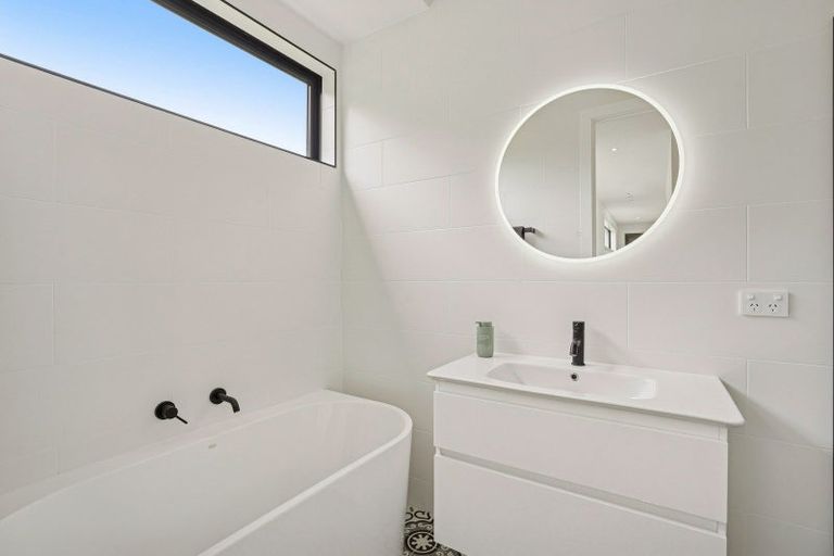 Photo of property in 1 Torridon Court, Jacks Point, Queenstown, 9371