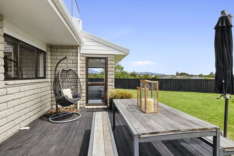 Photo of property in 13 Tamati Place, Merrilands, New Plymouth, 4312