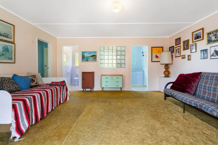 Photo of property in 129a View Road, Sunnyvale, Auckland, 0612