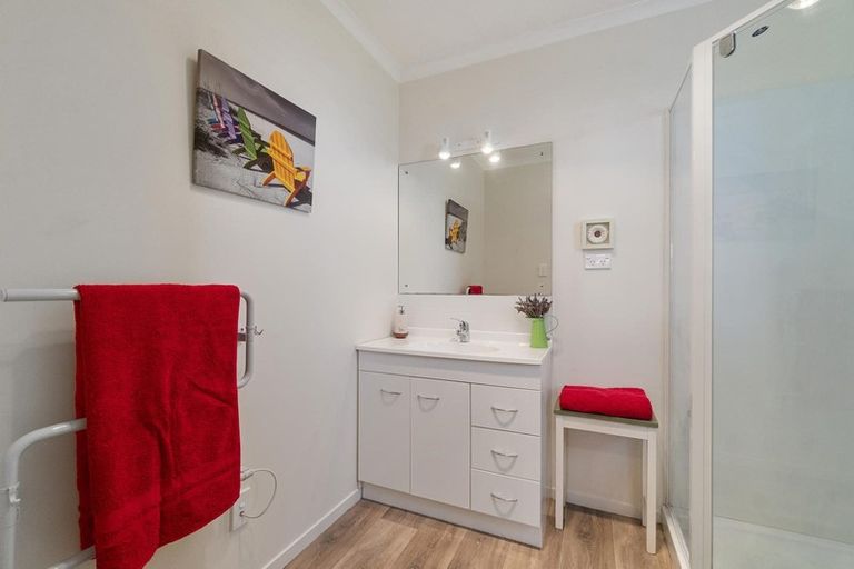 Photo of property in 11 Raabia Close, Parakai, 0830