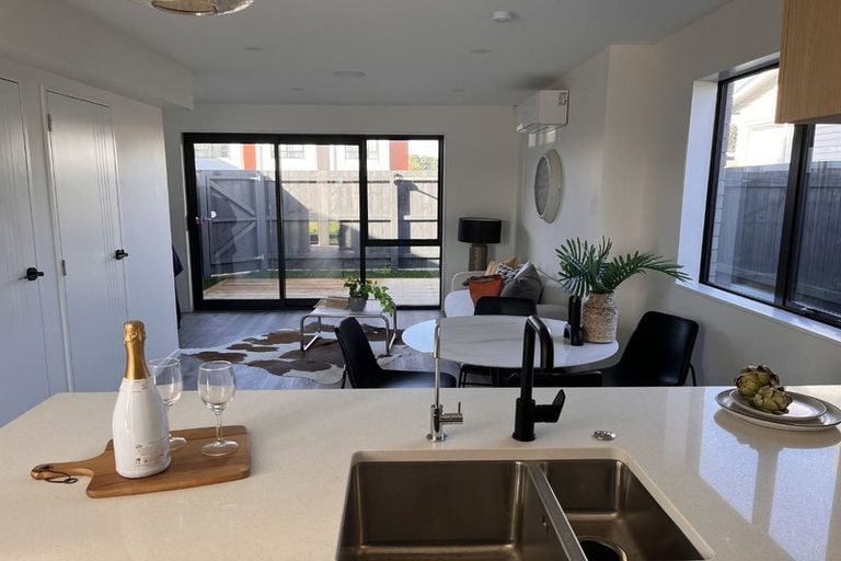 Photo of property in 1/5 Hikurangi Street, Te Atatu Peninsula, Auckland, 0610