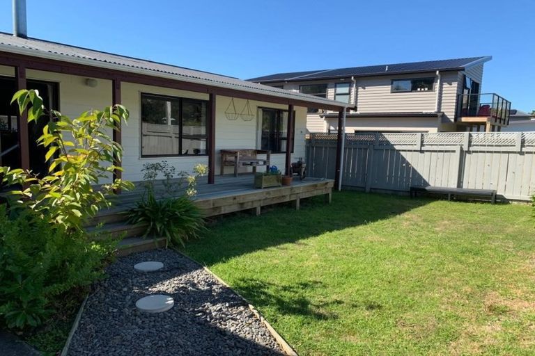 Photo of property in 35 Tiromoana Road, Raumati South, Paraparaumu, 5032
