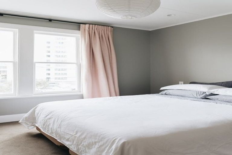 Photo of property in 26 Roxburgh Street, Mount Victoria, Wellington, 6011