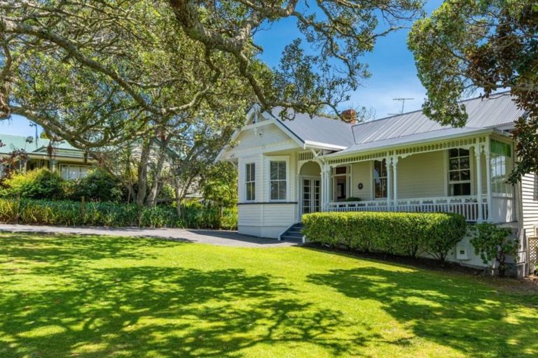 Photo of property in 30 Maritime Terrace, Birkenhead, Auckland, 0626