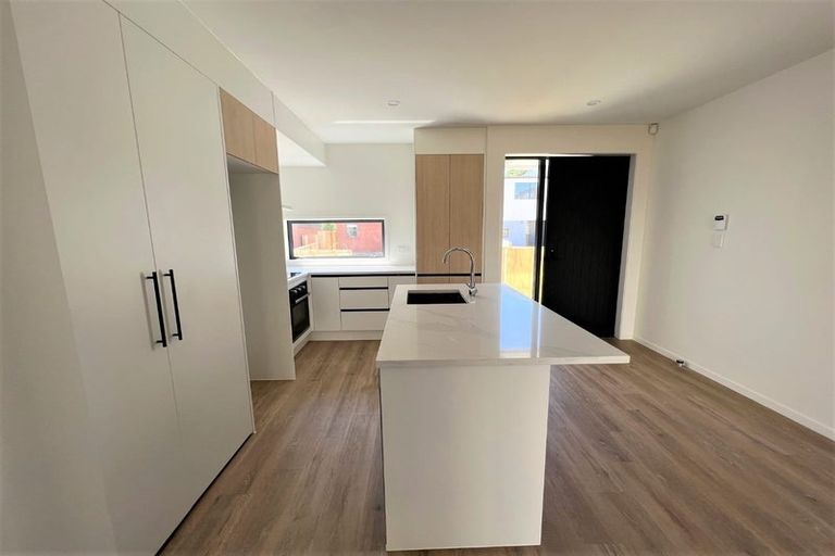 Photo of property in 17 Clay Works Lane, New Lynn, Auckland, 0600