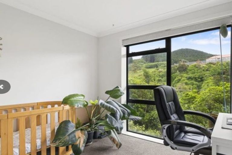 Photo of property in 14 Ara Patukawenga, Tawa, Wellington, 5028