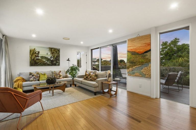 Photo of property in 11 City View Terrace, Birkenhead, Auckland, 0626