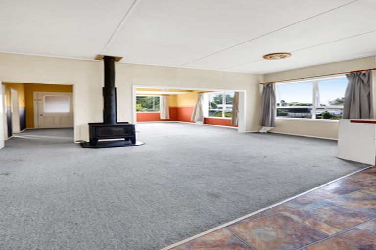Photo of property in 18 Cameron Street, Hawera, 4610
