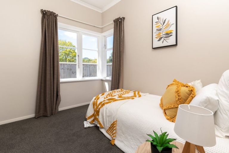 Photo of property in 7b Romney Square, Tawa, Wellington, 5028