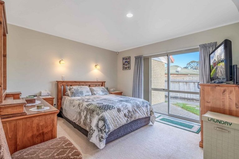 Photo of property in 42 Sheriff Place, Randwick Park, Auckland, 2105