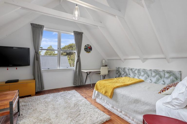 Photo of property in 43 West Lynn Road, Titirangi, Auckland, 0604