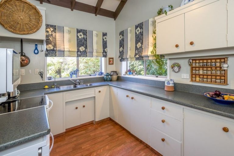 Photo of property in 373a Te Moana Road, Waikanae, 5036