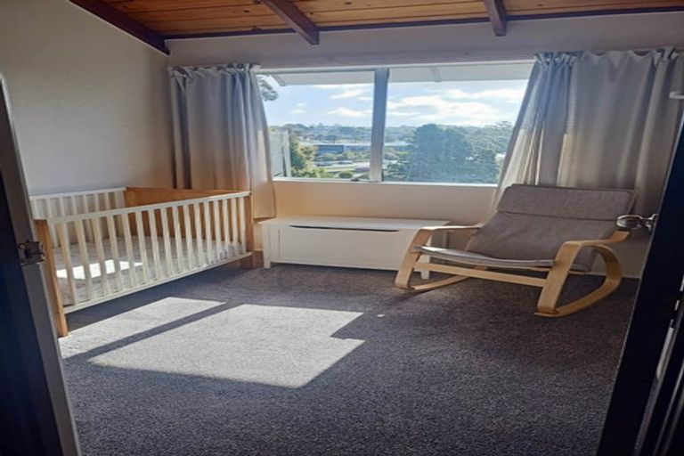 Photo of property in 19 Newport Place, Forrest Hill, Auckland, 0620