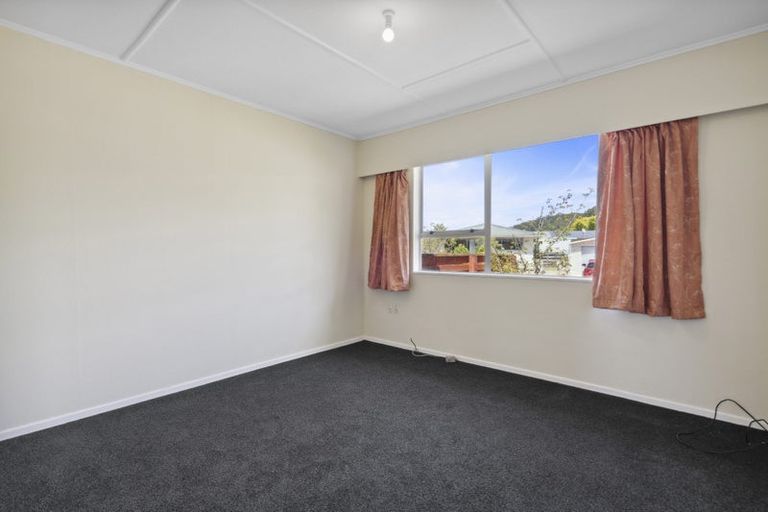 Photo of property in 293a Wellington Road, Wainuiomata, Lower Hutt, 5014