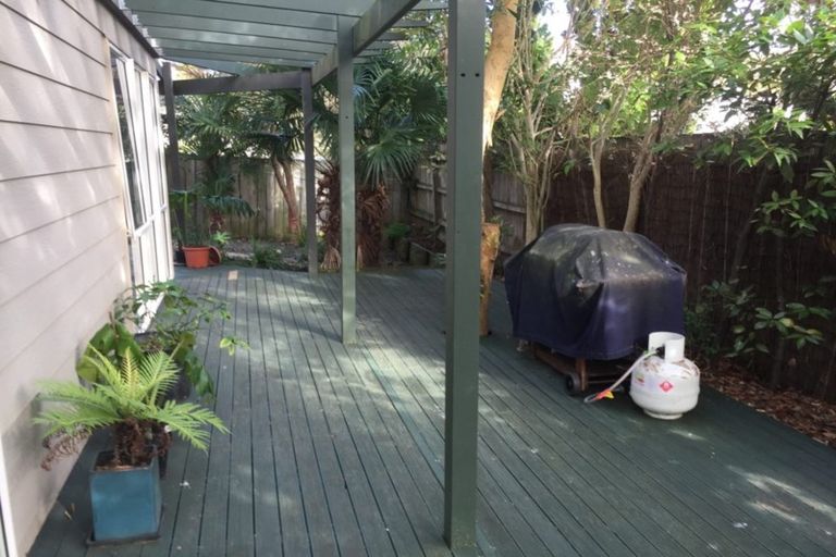 Photo of property in 18b Holiday Road, Stanmore Bay, Whangaparaoa, 0932