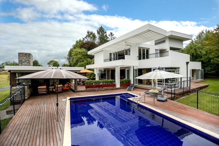 Photo of property in 531 South Road, Omata, New Plymouth, 4374