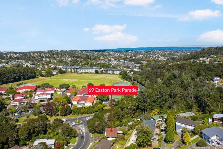 Photo of property in 69 Easton Park Parade, Glenfield, Auckland, 0629