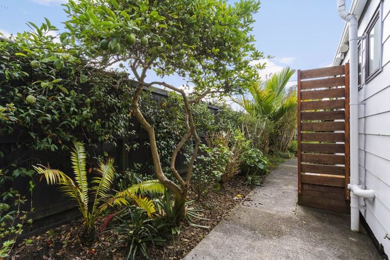 Photo of property in 16a Pooks Road, Ranui, Auckland, 0612