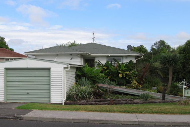 Photo of property in 7 Vardon Road, Green Bay, Auckland, 0604