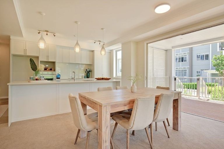 Photo of property in 83 Panorama Heights, Orewa, 0931