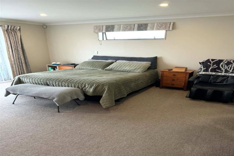Photo of property in 42 Peter Hall Drive, Kelvin Grove, Palmerston North, 4414