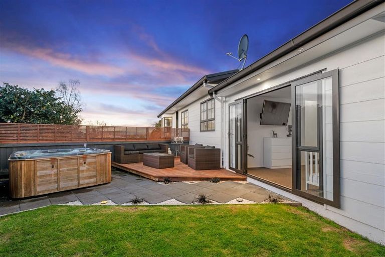 Photo of property in 8 Taurus Place, Kawaha Point, Rotorua, 3010