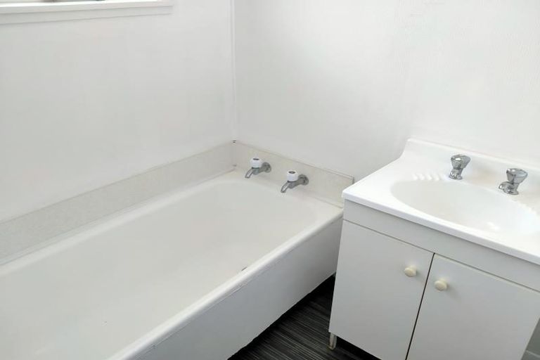 Photo of property in 42 Manson Street, Terrace End, Palmerston North, 4410