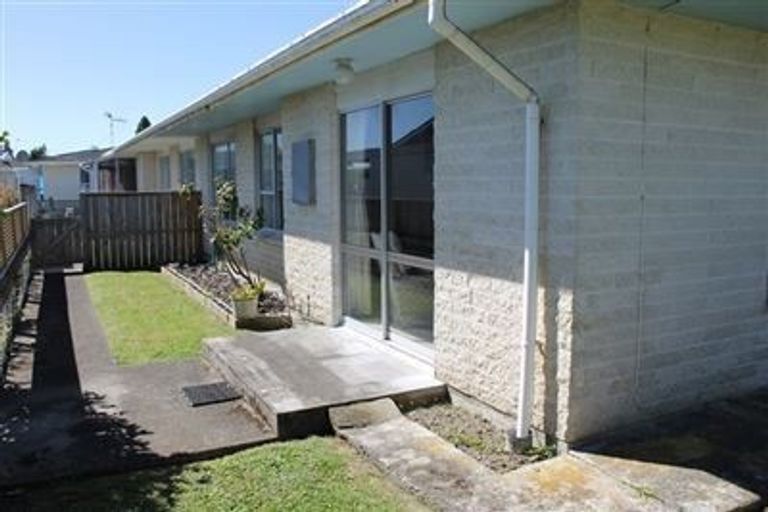 Photo of property in 2 Winiata Place, Otaki, 5512