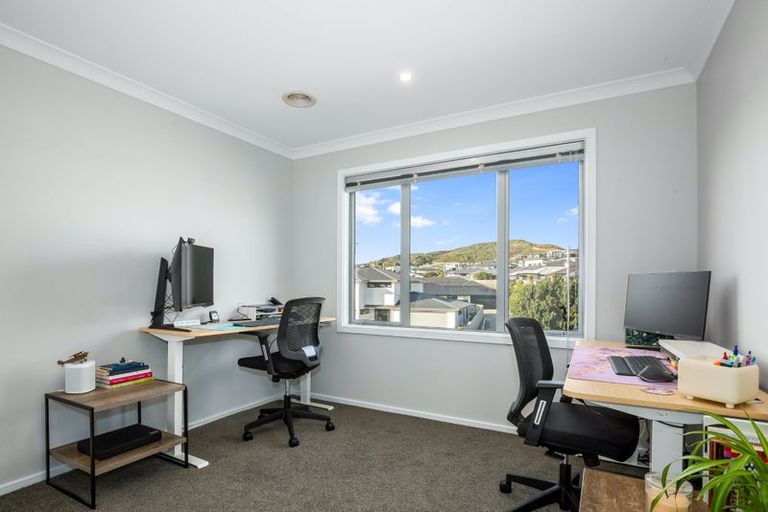 Photo of property in 10 Margaret Shields Avenue, Aotea, Porirua, 5024