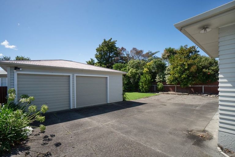 Photo of property in 6 Lowestoft Place, West End, Palmerston North, 4412
