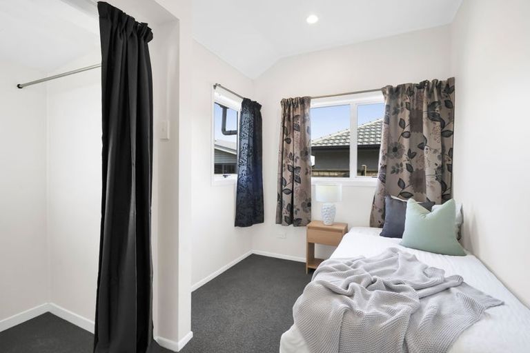 Photo of property in 33 Upjohn Street, Brooklands, New Plymouth, 4310