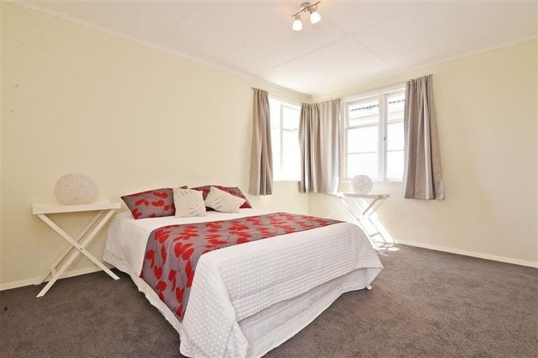 Photo of property in 22 Tomo Street, New Lynn, Auckland, 0600