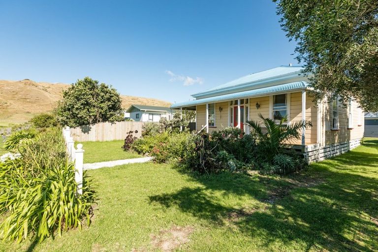 Photo of property in 13 Te Paerahi Road, Porangahau, 4293