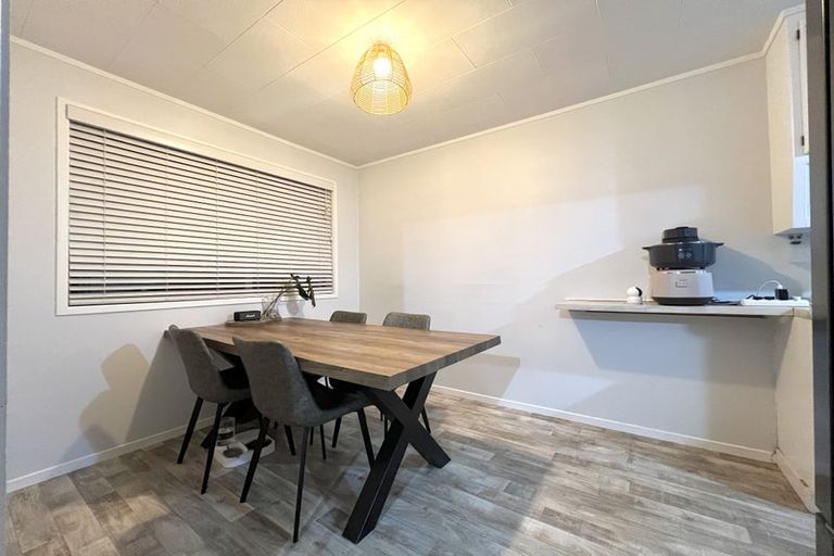 Photo of property in 2 Surman Place, Glen Eden, Auckland, 0602