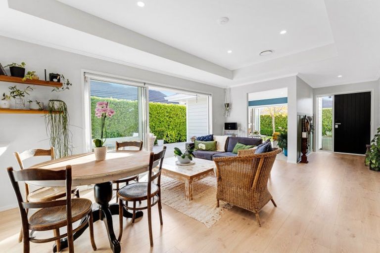 Photo of property in 15 Walnut Road, Riverhead, 0820