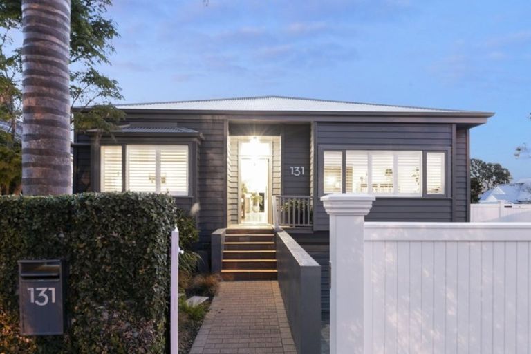 Photo of property in 131 Vauxhall Road, Narrow Neck, Auckland, 0624