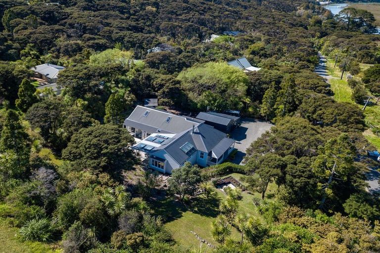 Photo of property in 2 Chenery Road, Red Beach, 0932