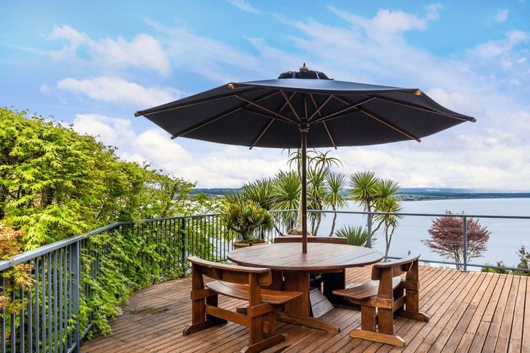 Photo of property in 60 Wakeman Road, Acacia Bay, Taupo, 3330