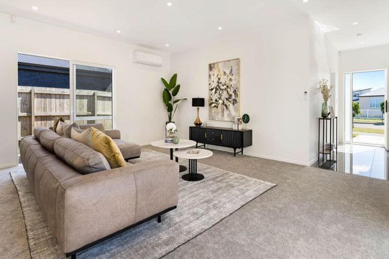 Photo of property in 17 Uatoto Road, Clarks Beach, 2122