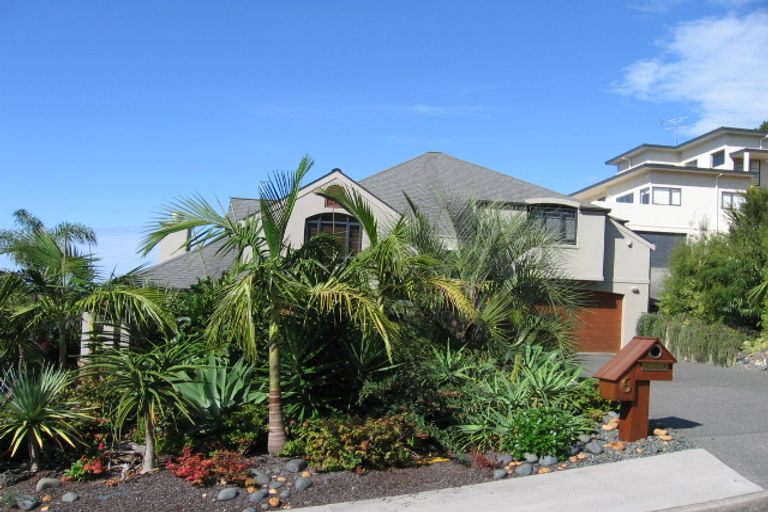 Photo of property in 8 Adelie Place, Murrays Bay, Auckland, 0630