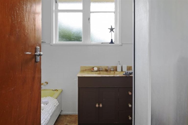 Photo of property in 1/23 Woodward Avenue, Mangere Bridge, Auckland, 2022