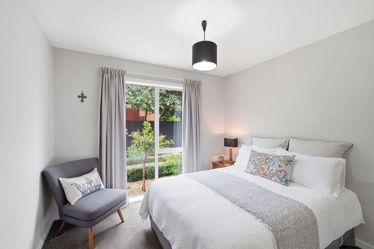 Photo of property in 6 Dunrobin Place, Avonhead, Christchurch, 8042