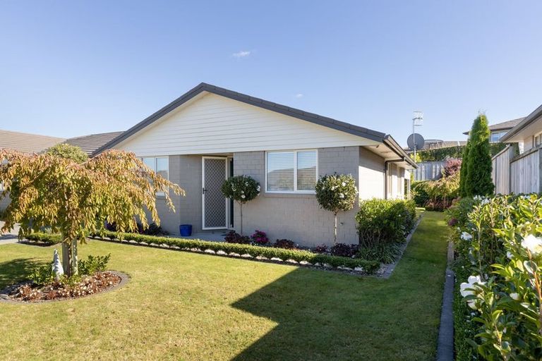 Photo of property in Waterview Estate, 60/4 Greystone Place, Omokoroa, 3114