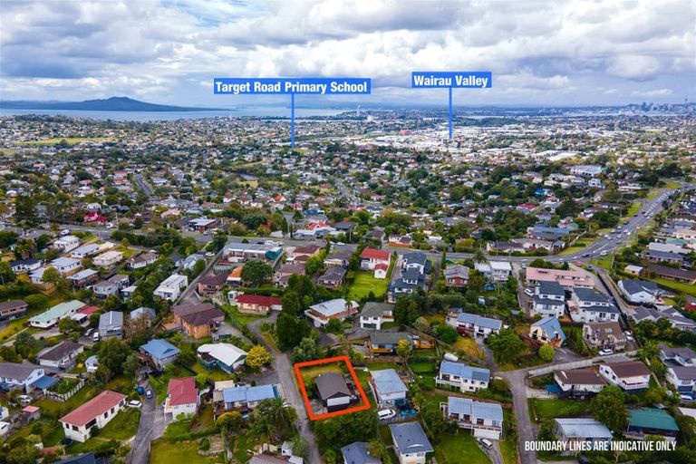 Photo of property in 2/28 Exeter Place, Unsworth Heights, Auckland, 0632