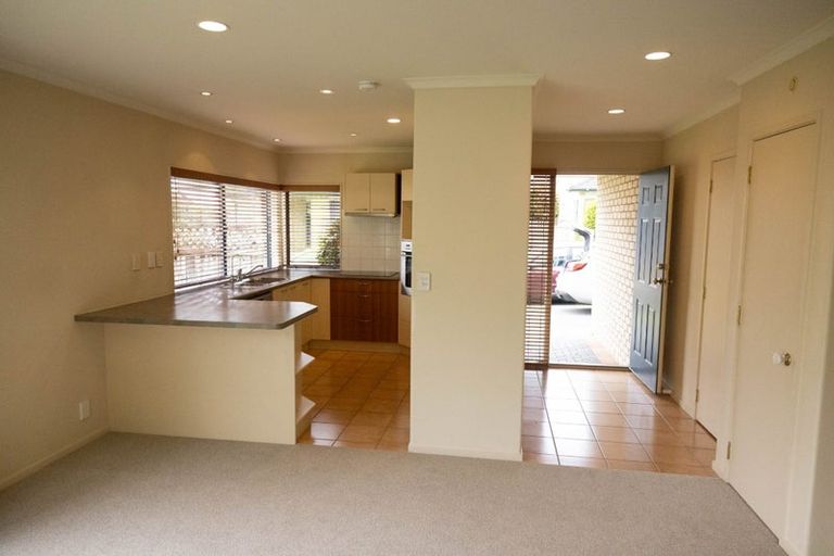 Photo of property in 45d Redoubt Road, Goodwood Heights, Auckland, 2105