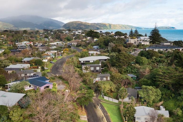 Photo of property in 36 Renown Road, Raumati South, Paraparaumu, 5032