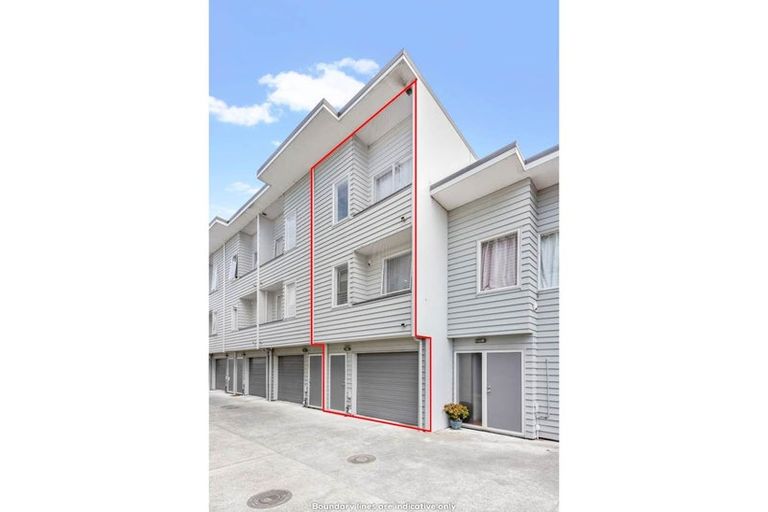 Photo of property in 8/6 Islington Avenue, New Lynn, Auckland, 0600