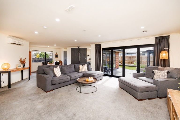 Photo of property in 17 Daniel Place, Kelvin Grove, Palmerston North, 4414