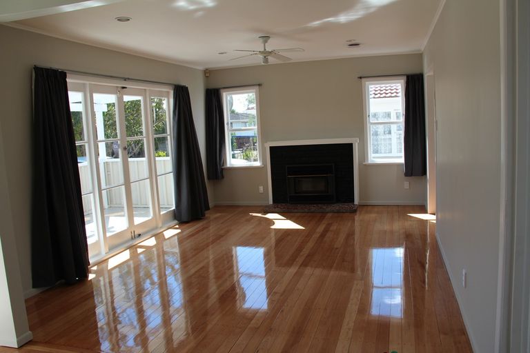 Photo of property in 11 Minton Place, Manurewa, Auckland, 2102