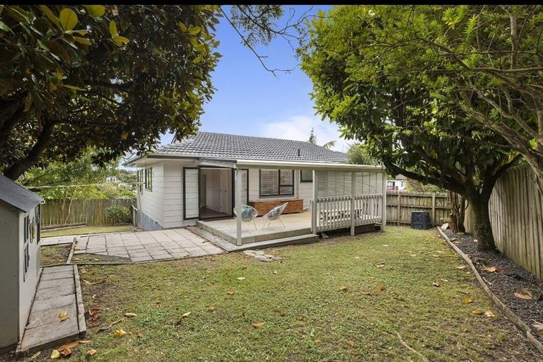 Photo of property in 9 Kupari Place, Totara Vale, Auckland, 0629